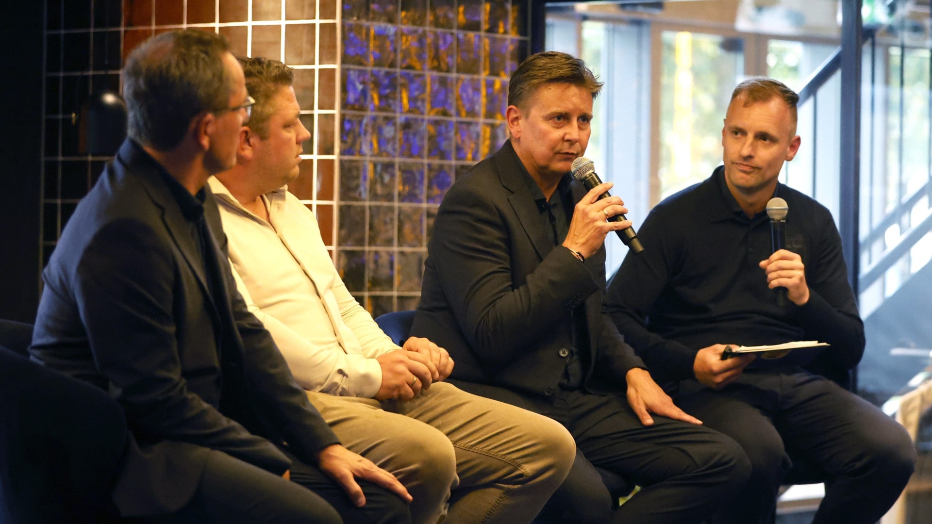 Meet & Greet 2025: geïmproviseerd, druk en gezellig