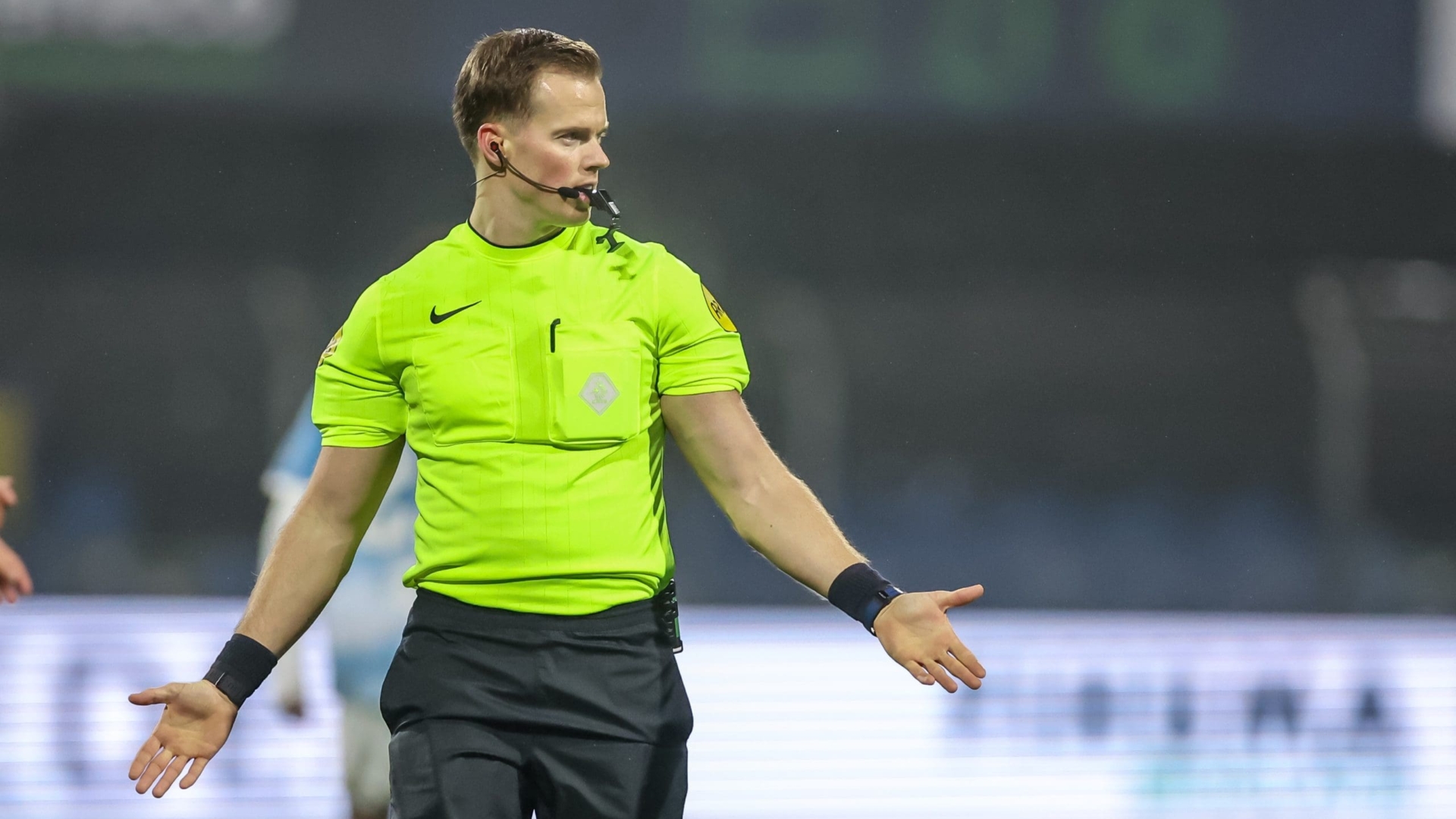 Jannick van der Laan fluit SC Cambuur – FC Emmen