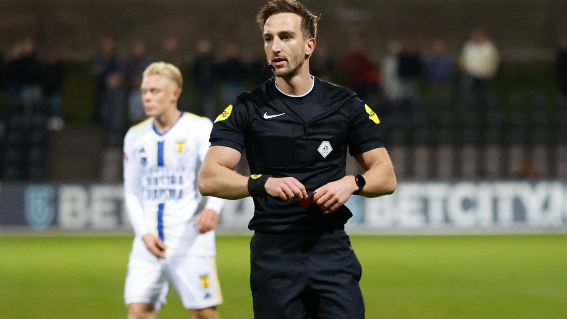 Luuk Timmer fluit SC Cambuur – Jong PSV