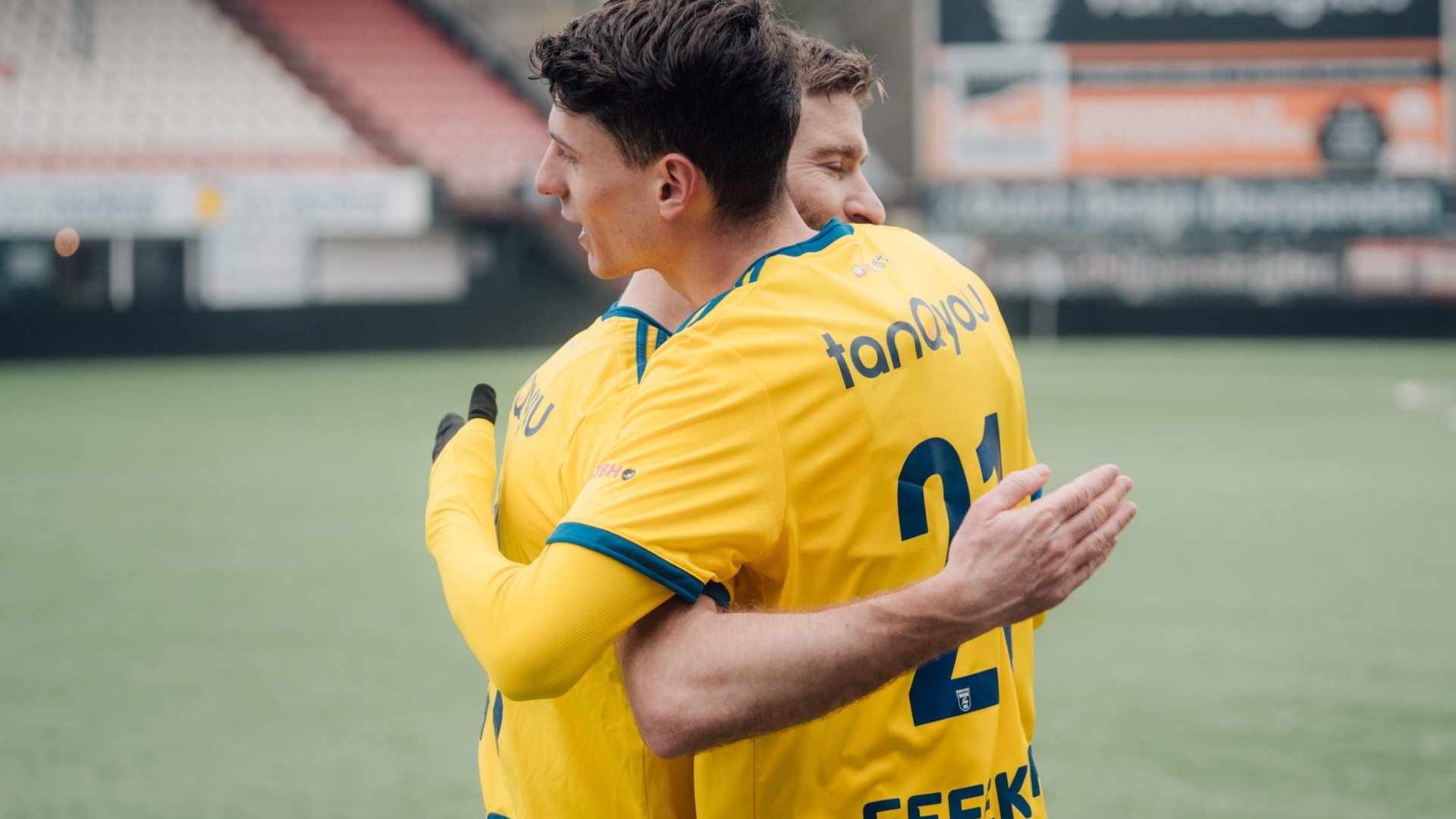 SC Cambuur verslaat FC Emmen bij officieuze rentree Schaapman
