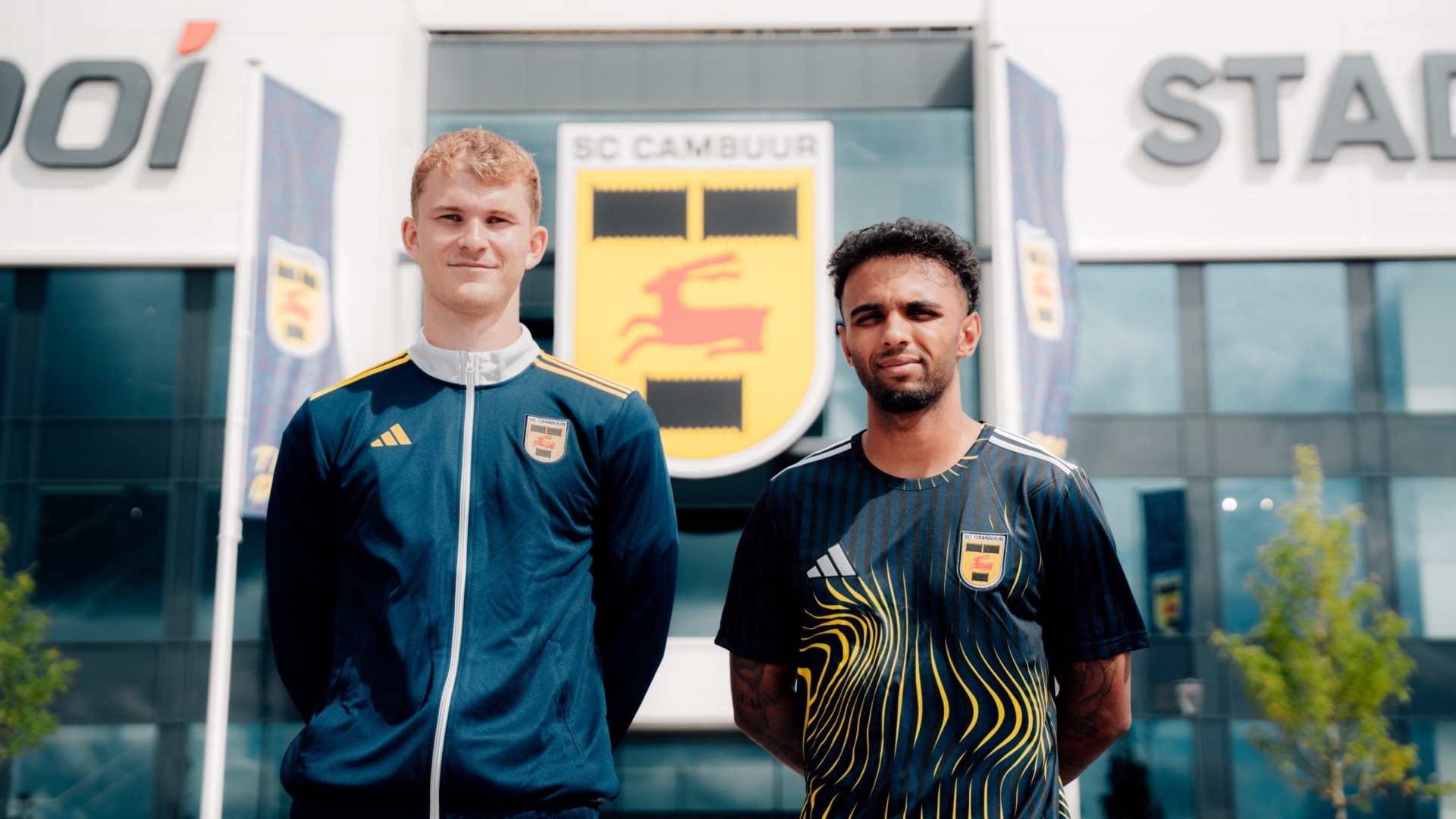 Nu verkrijgbaar: warming-upshirt en -jack seizoen 2025/2026