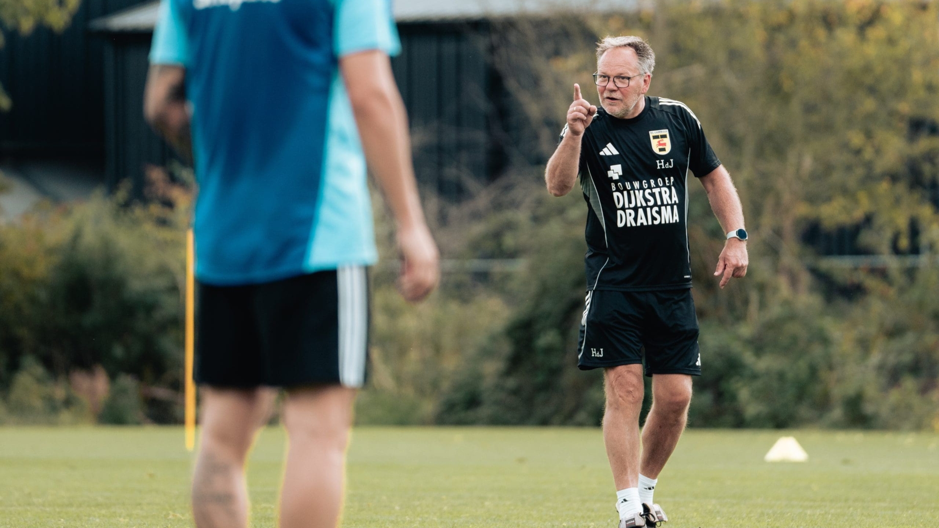 Henk de Jong: “Er komt steeds meer schwung in het elftal”
