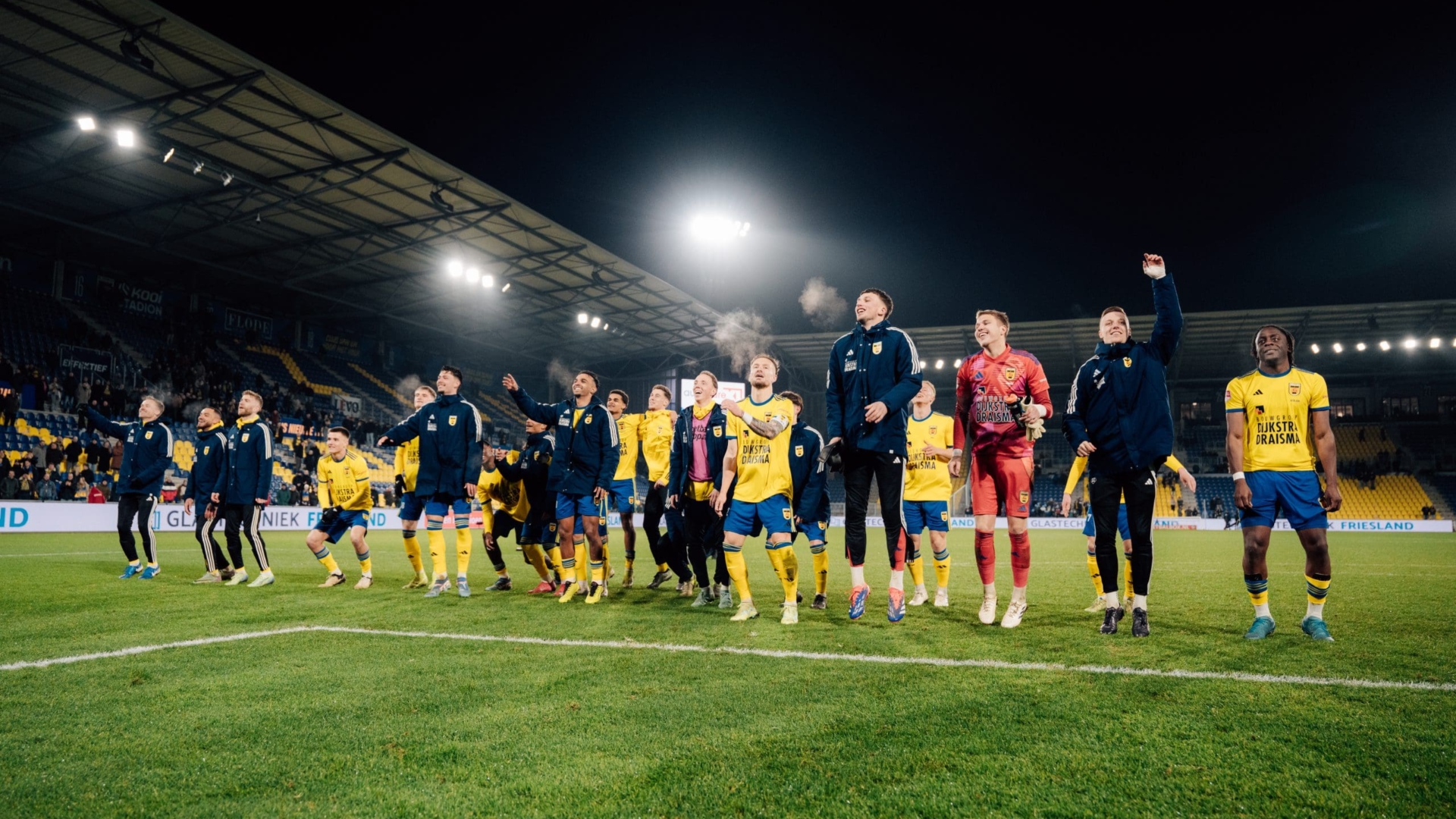 Vijf goals en drie punten op heerlijk avondje Kooi Stadion