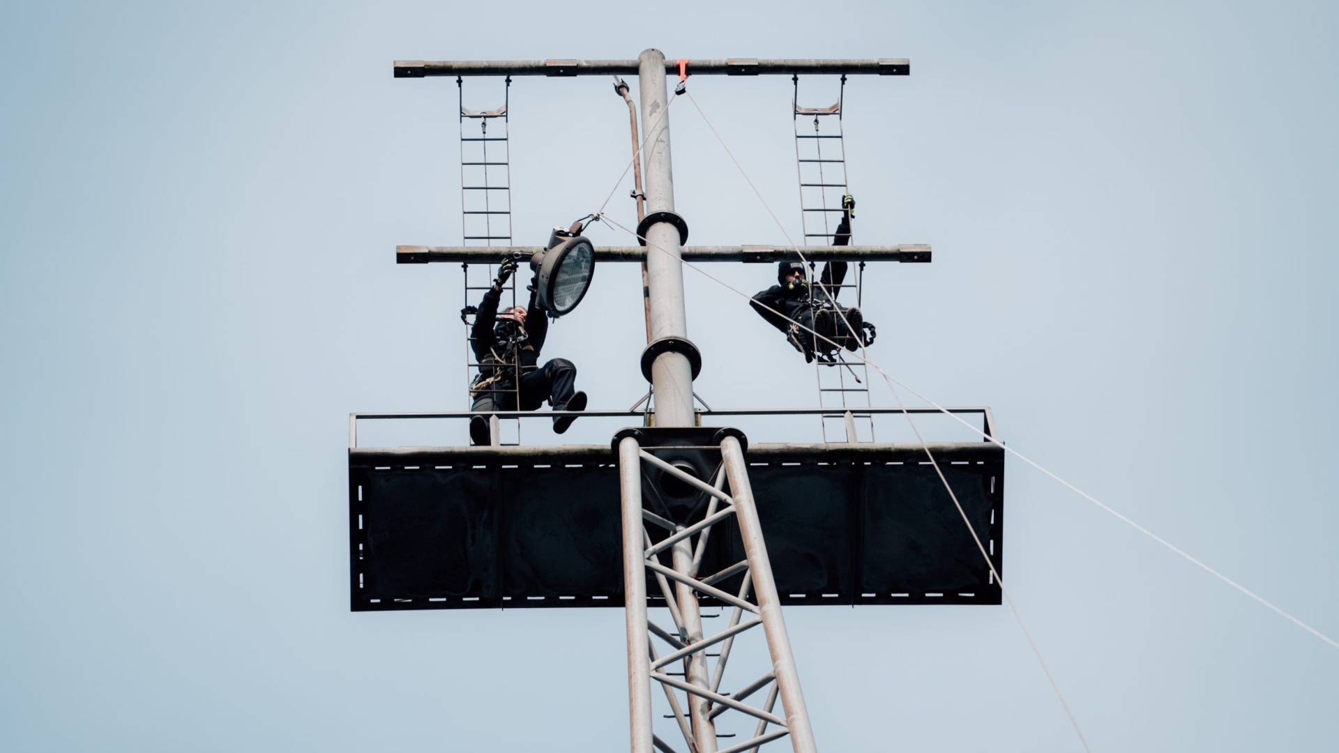 Lichtmasten oude Cambuur Stadion deels ontmanteld