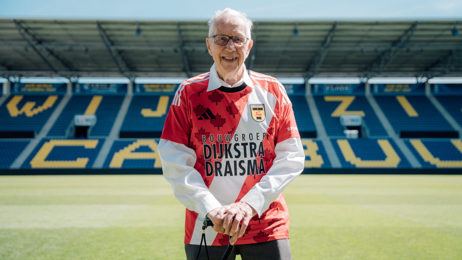 Veteraan Jim Parks (100) aanwezig bij training eerste elftal