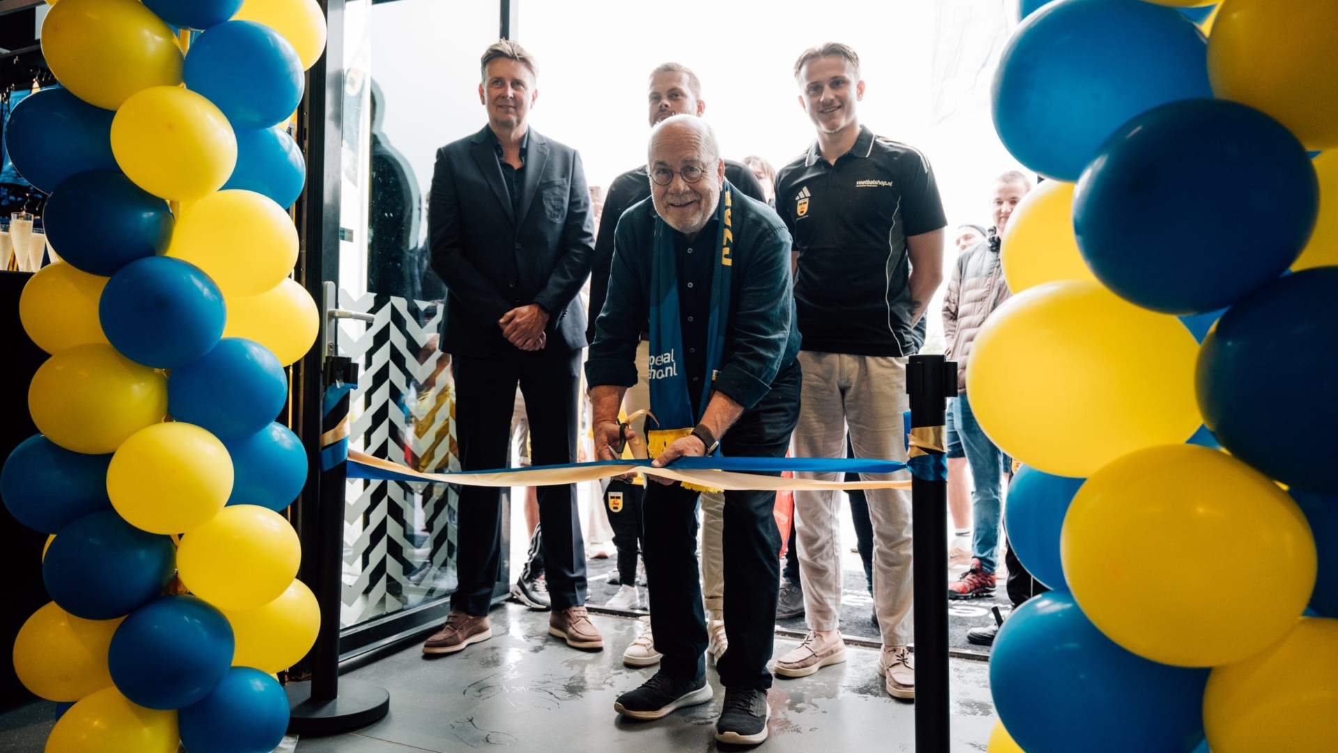 Officiële opening van Voetbalshop.nl Leeuwarden in het Kooi Stadion