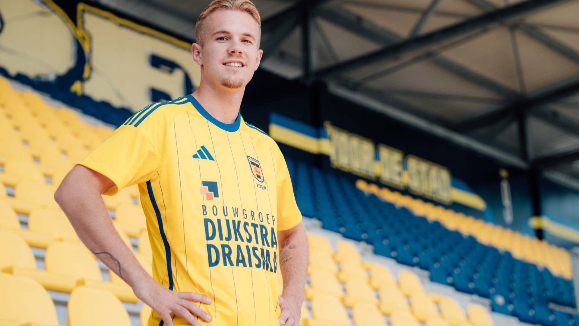 Kian Visser na het tekenen van eerste profcontract: “Scoren en bij Noord volle bak juichen”