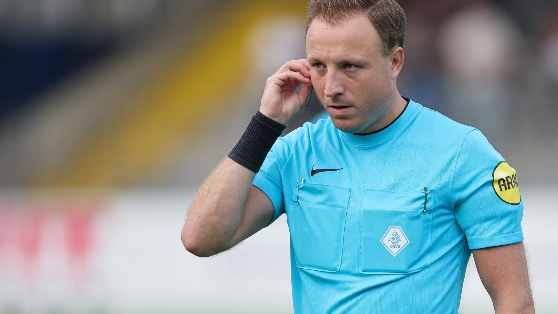 Stan Teuben fluit SC Cambuur – MVV Maastricht