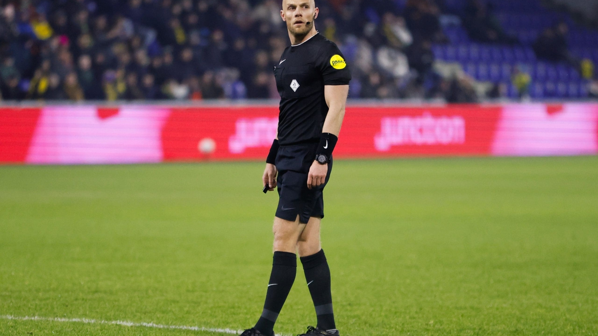 Kevin Puts fluit Jong FC Utrecht – SC Cambuur