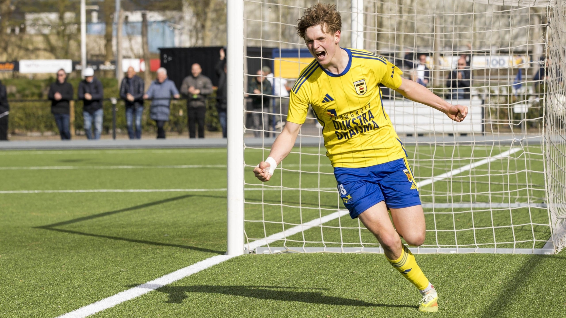Overzicht jeugdopleiding: O21 verstevigt koppositie door late goal