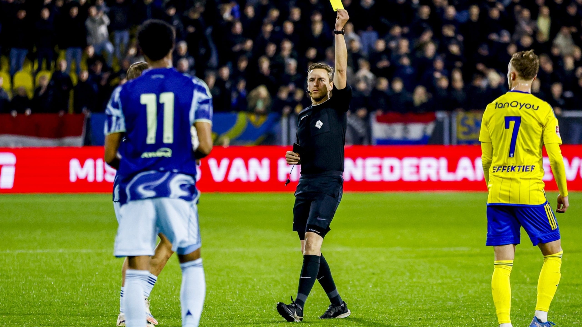 Laurens Gerrets fluit SC Cambuur – Jong FC Utrecht