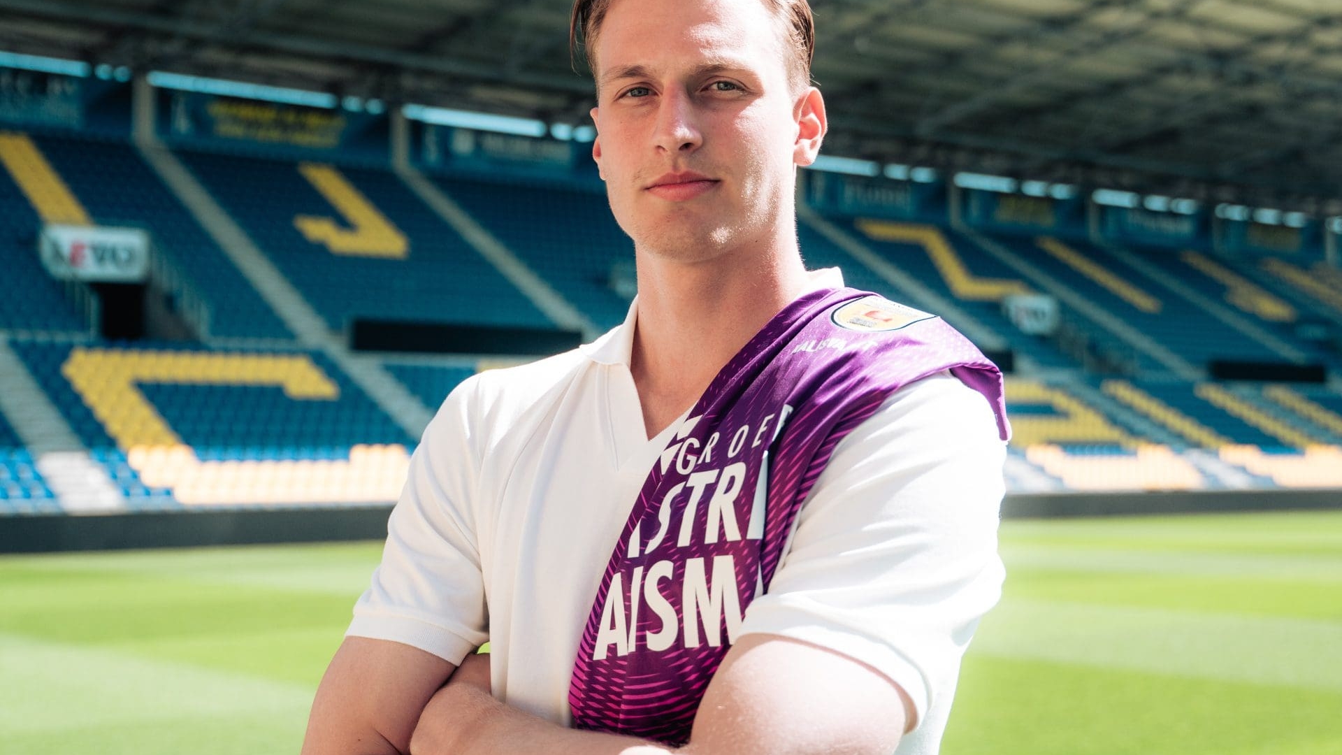 Matthijs Kalisvaart (19) zet handtekening onder eerste profcontract