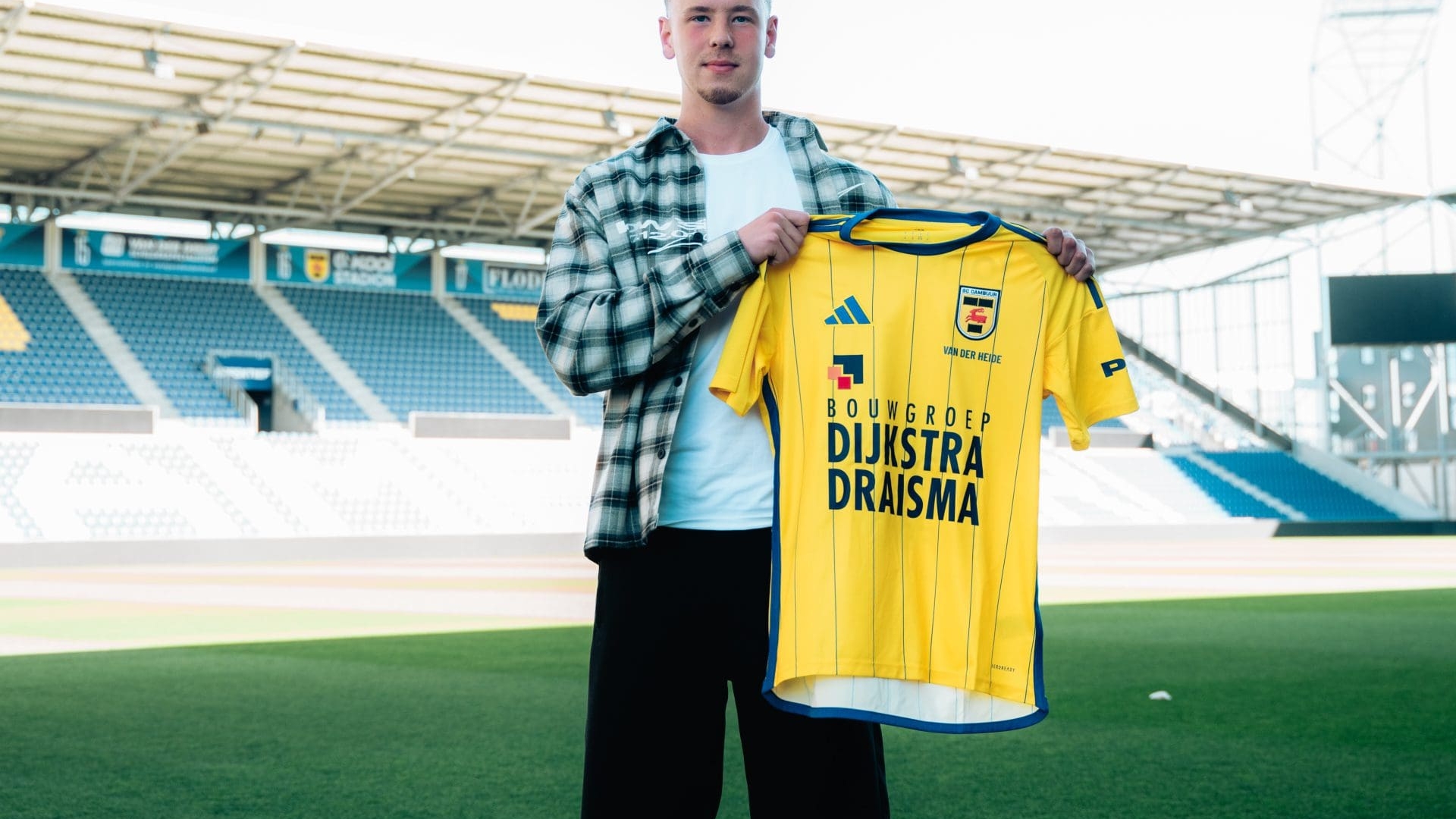 Eerste profcontract voor Wiebe van der Heide (19)