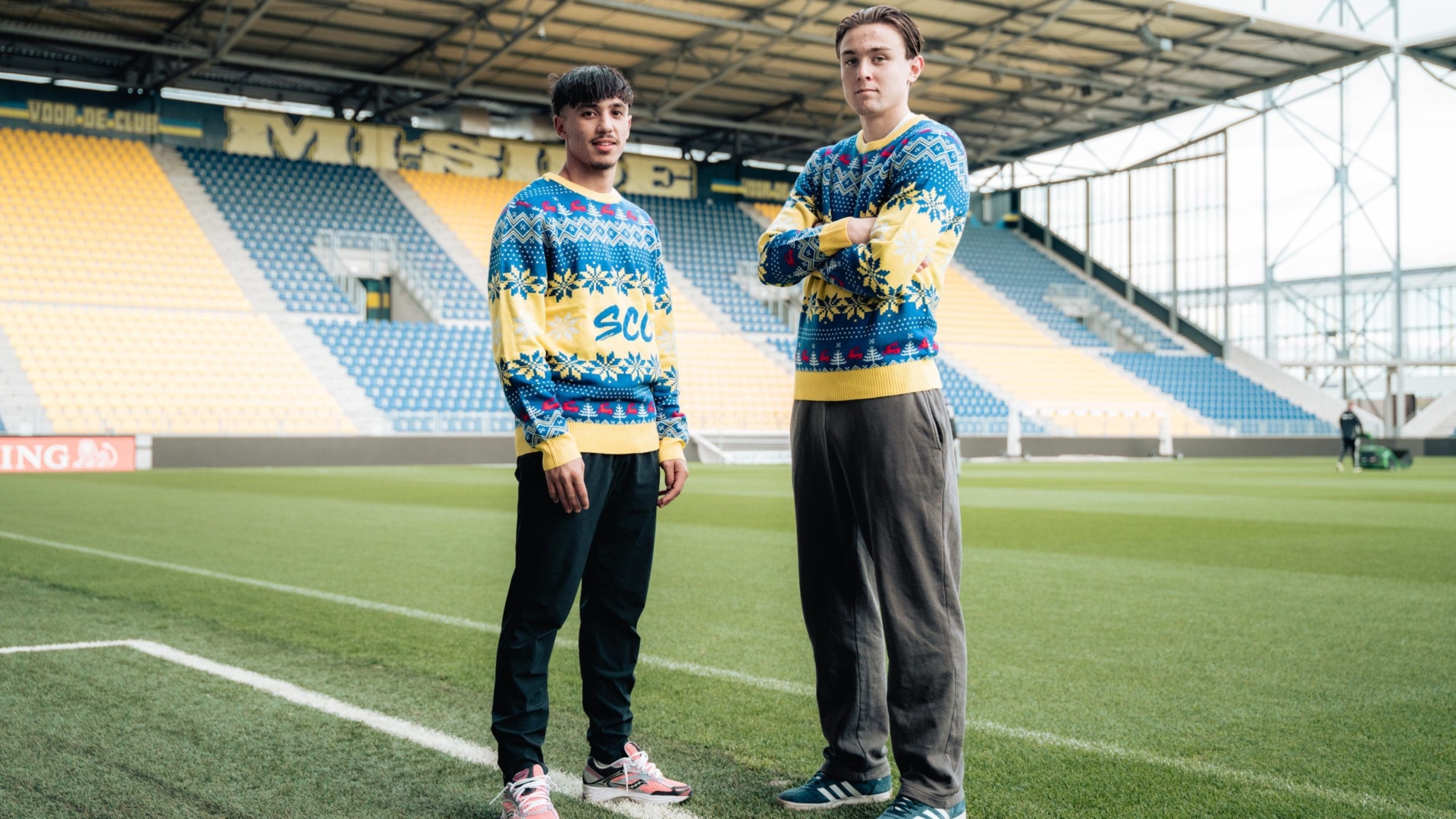 Nieuwe SC Cambuur-kersttrui en -kerstsokken vanaf nu verkrijgbaar
